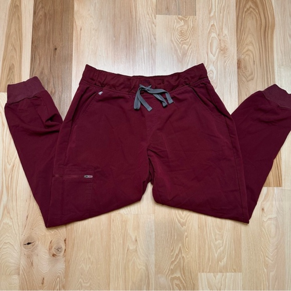 Figs Burgundy Red Zamora Jogger Scrub Pants Women’s size Large